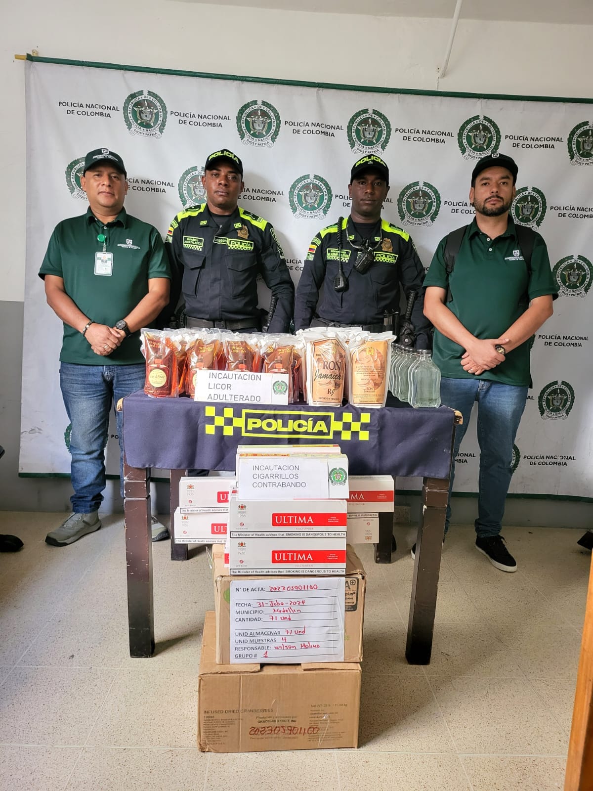 Incautan licor adulterado y cigarrillos de contrabando en operativos de control en Medellín